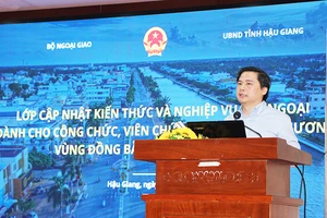 Ông Nguyễn Đồng Trung, Phó Cục trưởng Cục Ngoại Giao (Bộ Ngoại Giao) phát biểu khai mạc lớp tập huấn.