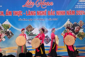 100 gian hàng của 18 địa phương đã tham gia Liên hoan Du lịch, Ẩm thực-Làng nghề Bắc Ninh năm 2024.