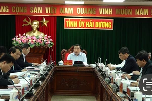 Các đại biểu Ban Chỉ đạo phòng, chống tham nhũng, tiêu cực tỉnh Hải Dương thảo luận tại phiên họp.