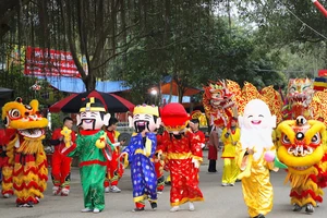 Lễ rước nước ở Lễ hội Côn Sơn-Kiếp Bạc.