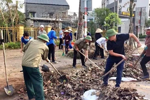 Các phường, xã ở thành phố Hải Dương ra quân tổng vệ sinh môi trường thu gom rác thải.