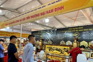 Gian hàng giới thiệu các sản phẩm công nghiệp nông thôn tiêu biểu của tỉnh Nam Định tại Hội chợ.