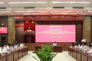 Quang cảnh hội nghị của Thành ủy Hà Nội ngày 8/5.
