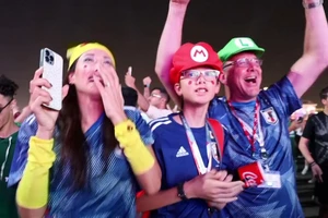 Cổ động viên Nhật Bản “vỡ òa” sau trận thắng Tây Ban Nha