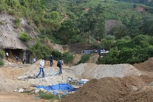 Việc chậm đóng cửa mỏ vàng Bồng Miêu đã gây nhiều khó khăn trong quản lý, bảo vệ nguồn tài nguyên, khoáng sản tại khu vực này.
