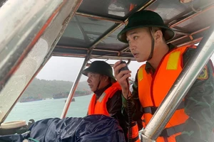 Bộ đội Biên phòng Cô Tô kêu gọi tàu thuyền về nơi tránh trú bão an toàn.