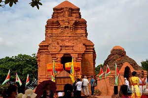 Tháp Pô Sha Inư, Di tích cấp quốc gia ở phường Phú Hài, TP Phan Thiết (Bình Thuận), nơi tổ chức các hoạt động nghi lễ chính thức Lễ hội Katê của người Chăm theo đạo Bàlamôn tỉnh Bình Thuận.