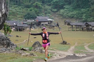 Một vận động viên tham dự giải chạy vượt núi tại Việt Nam. (Ảnh TOPAS)