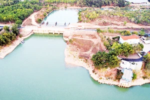 Hồ Dầu Tiếng có vai trò điều tiết nước, góp phần ổn định sản xuất nông nghiệp cho khu vực Nam Bộ và Đông Nam Bộ.