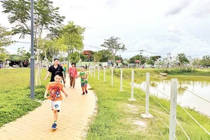 Công viên Trung tâm Bình Hưng Hòa B, quận Bình Tân quy mô 3 ha, đang được mở rộng thêm 1,1 ha.