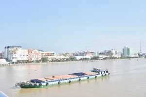 Đầm Đông Hồ, đoạn chảy ra cửa biển thành phố Hà Tiên. 