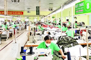 Sản xuất hàng may mặc xuất khẩu tại Tổng công ty cổ phần Dệt may Nam Định.
