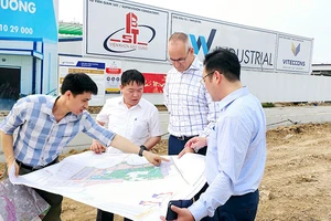 Ban Quản lý khu kinh tế tỉnh Quảng Ninh phối hợp chặt chẽ với các chủ đầu tư và địa phương tháo gỡ khó khăn trong quá trình triển khai các dự án. (Ảnh: QUANG THỌ)