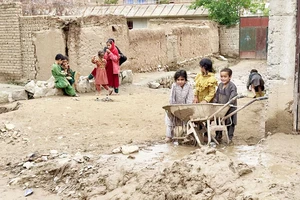Lũ quét tàn phá ngôi làng ở tỉnh Baghlan của Afghanistan. (Ảnh: REUTERS)