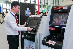Máy ATM công nghệ mới cho phép giao dịch rút tiền bằng CCCD gắn chíp.