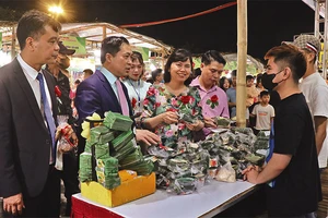 Các sản phẩm OCOP bày bán tại một hội chợ quảng bá, xúc tiến thương mại của tỉnh Bắc Ninh.