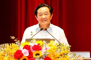 Tiến sĩ Nguyễn Hoàng Thao, Phó Bí thư Thường trực Tỉnh ủy Bình Dương phát biểu ý kiến tại hội nghị.