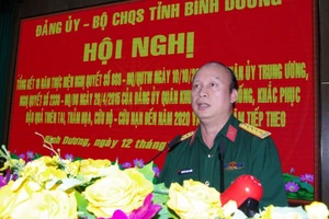 Đại tá Nguyễn Đình Chuẩn, Tỉnh ủy viên, Phó Bí thư Thường trực Đảng ủy Quân sự, Chính ủy Bộ Chỉ huy Quân sự tỉnh Bình Dương chủ trì hội nghị.