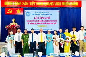 Lãnh đạo phường 28, quận Bình Thạnh cùng đại diện các khu phố mới tại lễ ra mắt.
