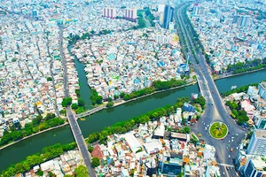 Dự án cải tạo Rạch Xuyên Tâm được UBND Thành phố Hồ Chí Minh phê duyệt từ năm 2002, kéo dài hơn 20 năm vẫn chưa xong.