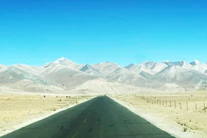 Đường cao tốc xuyên Tạng.