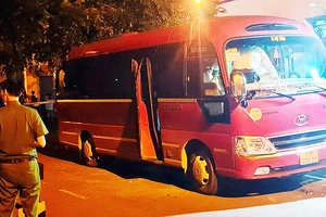 Chiếc xe đưa đón học sinh của Trường mầm non Hồng Nhung, nơi bé trai 5 tuổi bị bỏ quên suốt 11 giờ đồng hồ dưới trời nắng nóng.