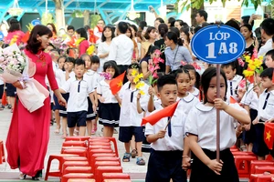 Chính sách tiền lương và phụ cấp để nhà giáo yên tâm cống hiến là vấn đề nhận được nhiều ý kiến đóng góp. Ảnh: HẢI NAM