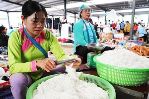 Đa sắc chợ phiên San Thàng