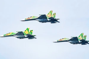 Những chiếc Su30-MK2 đang diễn tập.