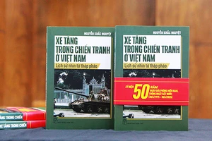 Sách về tăng thiết giáp anh hùng