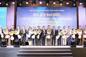 Ban Chấp hành Hiệp hội Doanh nghiệp tỉnh Ninh Thuận nhiệm kỳ II ra mắt tại đại hội.