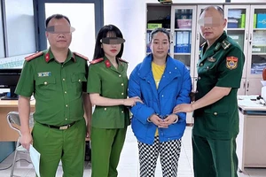 Công an tỉnh Tuyên Quang phối hợp các đơn vị chức năng tỉnh Lạng Sơn bắt giữ đối tượng Lương Thị Huệ. 