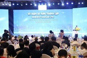 Phó Bí thư Thường trực Tỉnh ủy Đắk Lắk Phạm Minh Tấn phát biểu chúc mừng Simexco sau 30 năm xây dựng và phát triển.