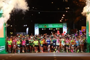 Hơn 9.000 vận động viên tham gia tranh tài ở 5 hạng mục tại cuộc thi Marathon quốc tế Đà Nẵng-Manulife lần thứ 10.