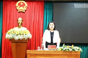 Phó Chủ tịch Ủy ban nhân dân tỉnh Đắk Lắk H’Yim Kdoh phát biểu tại cuộc họp.