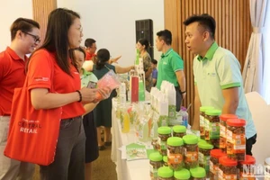 Chủ thể OCOP giới thiệu sản phẩm OCOP mủ trôm Ninh Thuận, kỳ vọng sớm được đưa hàng vào tiêu thụ tại hệ thống siêu thị GO!, Big C của Central Retail.