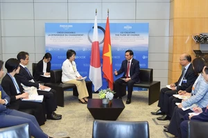 Bộ trưởng Ngoại giao Bùi Thanh Sơn gặp Bộ trưởng Ngoại giao Nhật Bản.