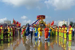 Lễ hội cầu ngư Nhượng Bạn thu hút sự tham gia của đông đảo các tầng lớp nhân dân trên địa bàn Hà Tĩnh.