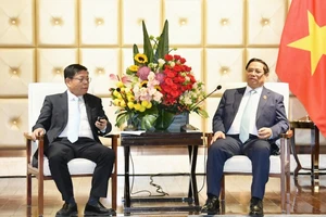 Thủ tướng Phạm Minh Chính tiếp ông Lâu Tề Lương, Chủ tịch Hội đồng quản trị kiêm Tổng Giám đốc Tập đoàn Thông tin tín hiệu đường sắt Trung Quốc (CRSC).