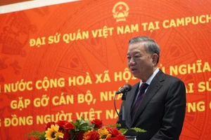 Chủ tịch nước Tô Lâm nói chuyện thân mật với đại diện cộng đồng người Việt Nam tại Campuchia