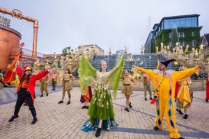 Lễ diễu hành Beer Parade đưa du khách đắm chìm vào không khí lễ hội giữa chốn mây ngàn.