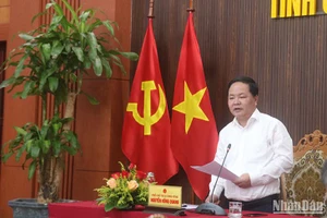Phó Chủ tịch Ủy ban nhân dân tỉnh Nguyễn Hồng Quang phát biểu tại buổi họp báo.