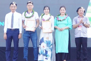 Tuyên dương, khen thưởng các dự án đoạt giải Nhất cuộc thi Tìm kiếm tài năng khởi nghiệp Quảng Nam 2024.