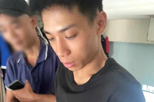 Công an tạm giữ hình sự đối tượng Nguyễn Văn Đông Khánh để điều tra, làm rõ vụ án đâm chết người trong đêm tại thành phố Tam Kỳ.