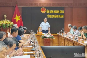 Chủ tịch Ủy ban nhân dân tỉnh Quảng Nam Lê Văn Dũng yêu cầu người đứng đầu các địa phương, đơn vị phải tăng cường trách nhiệm, chủ động triển khai ứng phó bão Trà Mi.