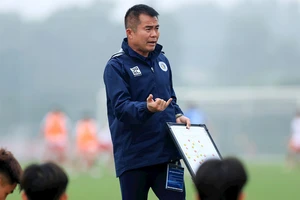 HLV Phạm Minh Đức hiện đang dẫn dắt U19 Hà Nội. (Ảnh: TTĐTTHN)