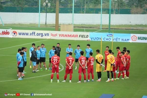 ĐT Việt Nam tập luyện trước trận giao hữu với Borussia Dortmund