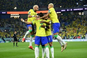 Brazil bước vào tứ kết sau trận cầu 5 bàn thắng. (Ảnh: Reuters)