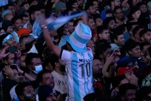Người hâm mộ Argentina ăn mừng chức vô địch World Cup