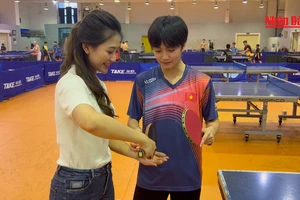 [Video] Thách đấu bóng bàn với nhà vô địch SEA Games 32 Đinh Anh Hoàng và Trần Mai Ngọc